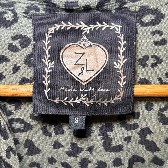 🌻 Z&L Anthropologie Olive Animal Print Gold Embroidered Women's sz Small Blouse - Picture 12 of 14